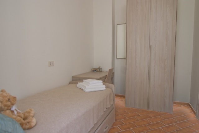 rear twin bedroom (single + pull-out)