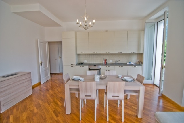 open plan dining/kitchen