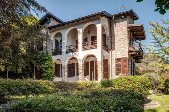 Lussuosa Villa Oliveto Lario Fronte Lago RIf.LC151.--47_rid